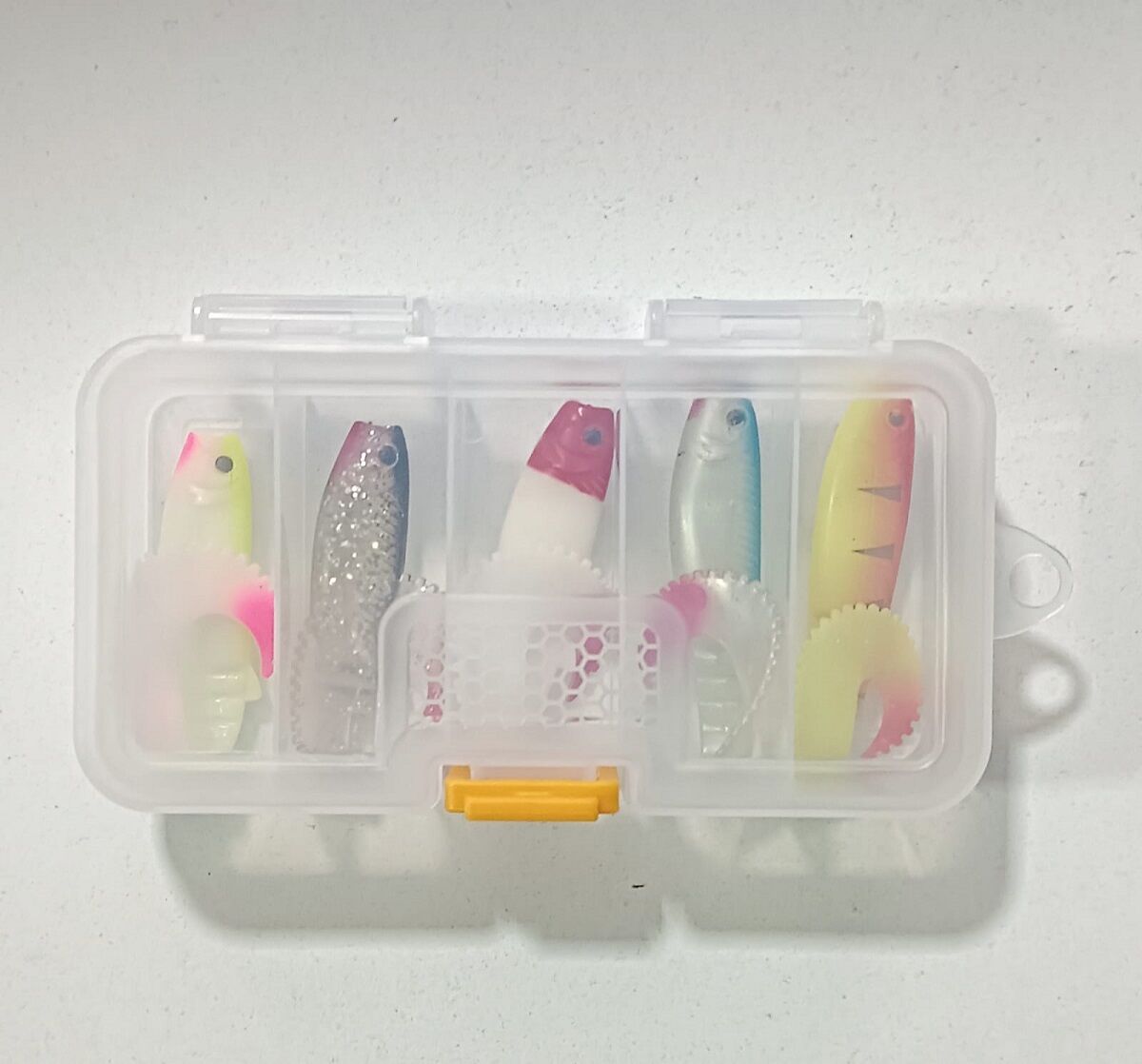 Delitay Balıkçılık plastik kutulu mix orak kuyruk silikon balık seti (10cm)